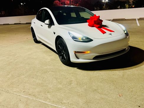Used 2021 Tesla Model 3 Standard Range Plus image 2