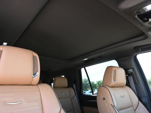 Certified 2025 Cadillac Escalade Premium Luxury w/ LPO, Floor Liner Package AWD/4WD image 27