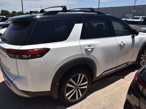 Used 2023 Nissan Pathfinder Platinum AWD/4WD image 5