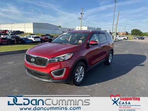 Used 2017 Kia Sorento AWD w/ LX Convenience Package image 1