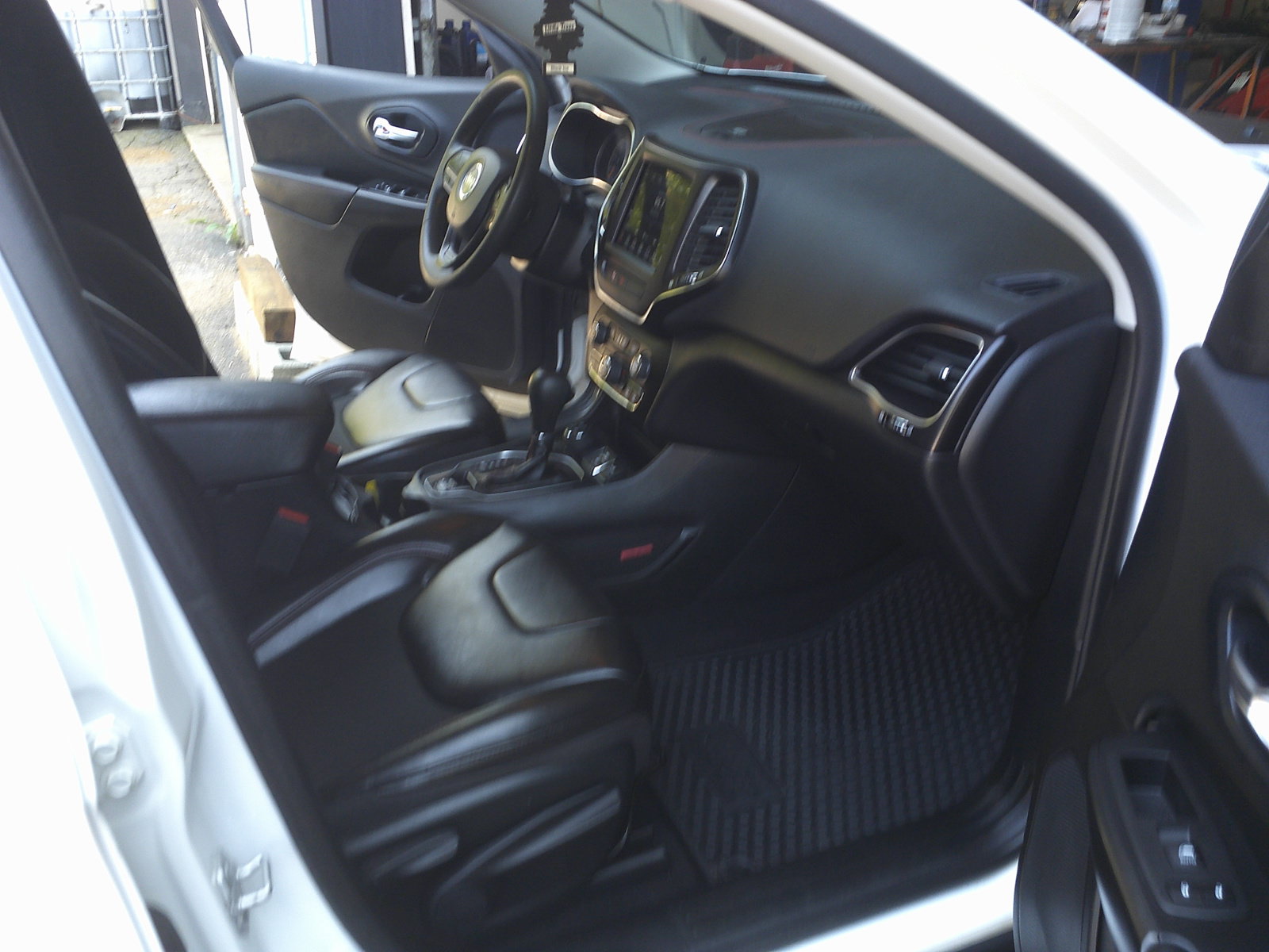 Used 2020 Jeep Cherokee Trailhawk AWD/4WD image 13
