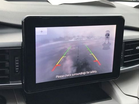 Used 2023 Ford Explorer XLT image 11