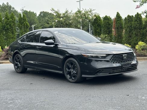 Used 2025 Honda Accord SE image 2