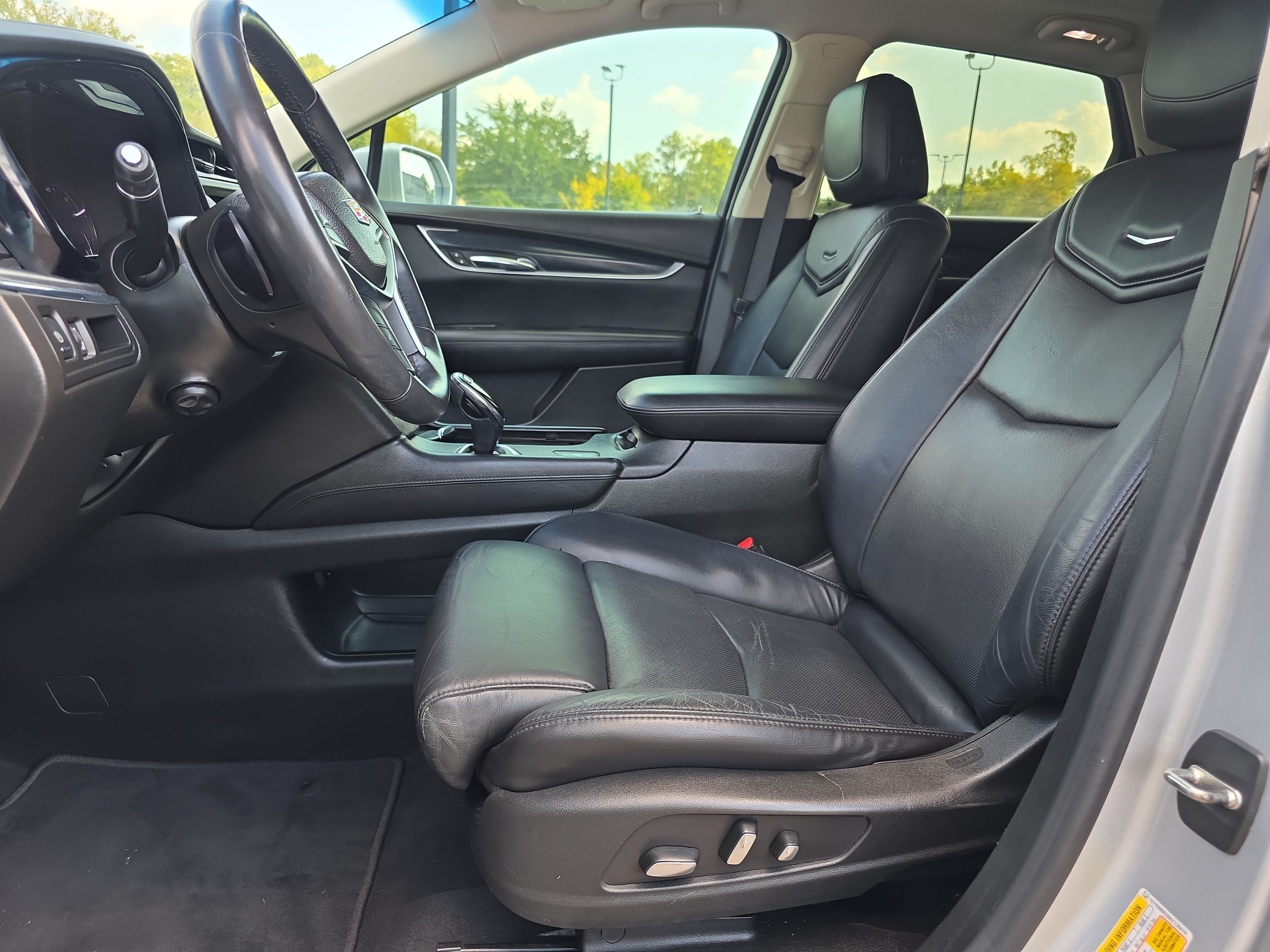 Used 2017 Cadillac XT5 Luxury FWD image 10