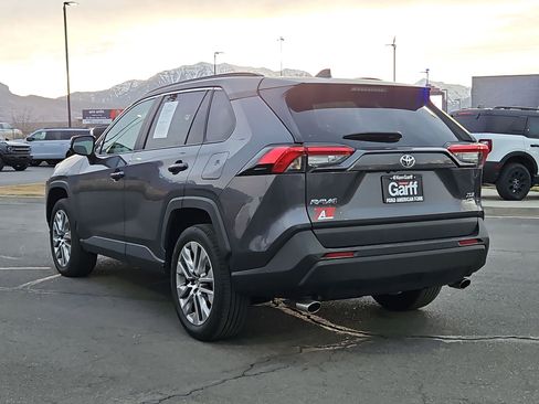 Used 2022 Toyota RAV4 XLE Premium image 9