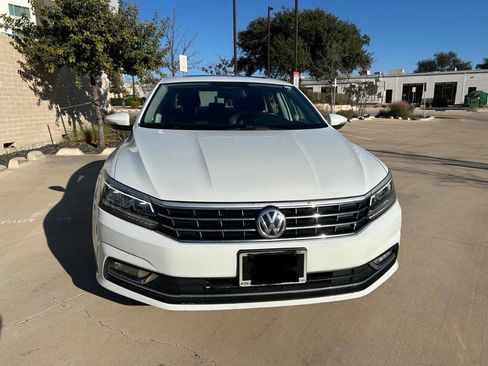 Used 2018 Volkswagen Passat 2.0T SE w/ SE Lighting Package image 3