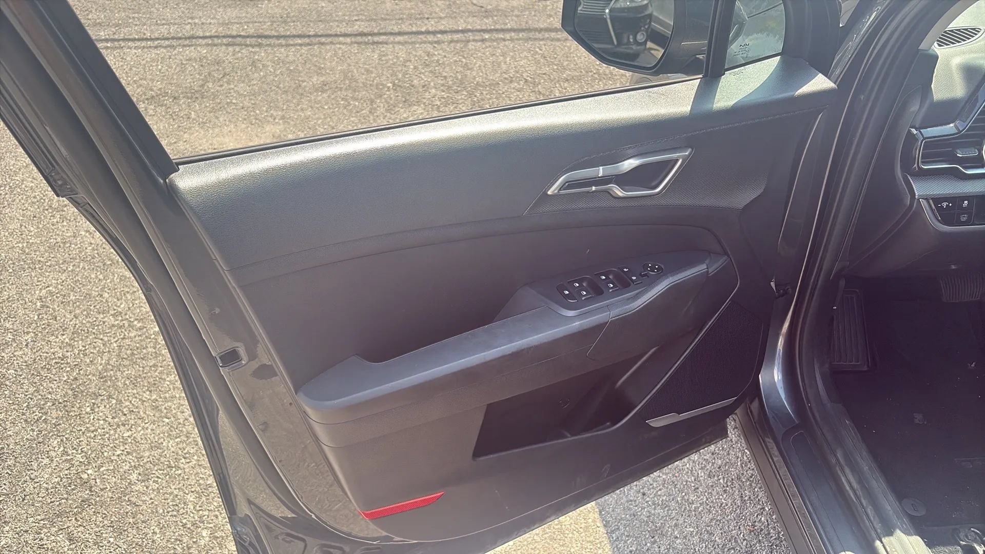 Used 2023 Kia Sportage LX AWD/4WD image 13