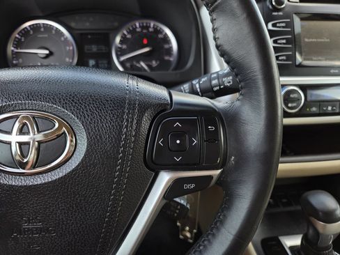 Used 2015 Toyota Highlander Plus FWD image 21