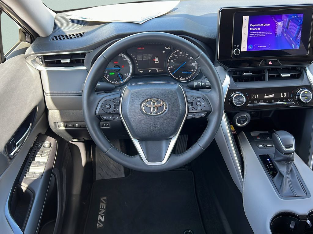Used 2024 Toyota Venza LE AWD/4WD image 12