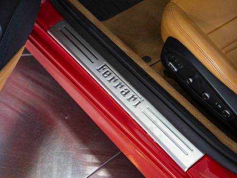 Used 2016 Ferrari California T RWD image 29