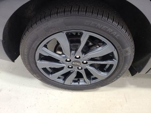 Used 2023 Chevrolet Equinox RS w/ LPO, Floor Liner Package AWD/4WD image 38
