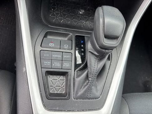 Used 2023 Toyota RAV4 LE AWD/4WD image 17
