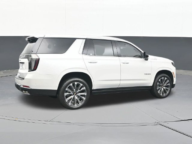 Used 2025 Chevrolet Tahoe High Country AWD/4WD image 16
