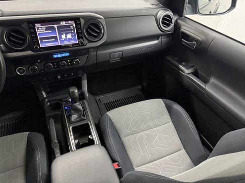 Used 2022 Toyota Tacoma TRD Off-Road image 29