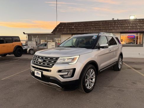 Used 2017 Ford Explorer Limited image 3