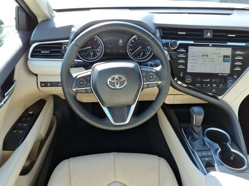 Used 2018 Toyota Camry XLE FWD image 13