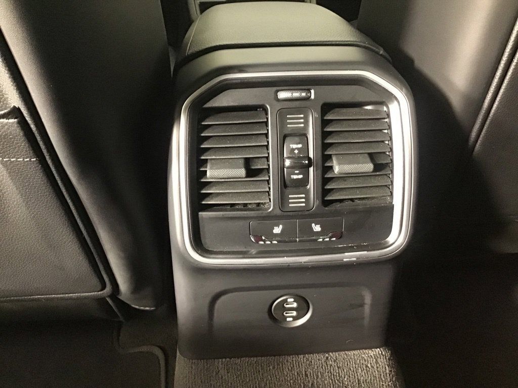 Certified 2026 Porsche Macan AWD/4WD image 25