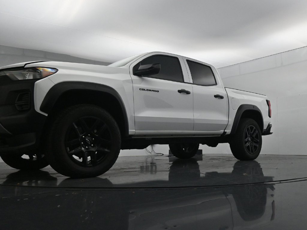Used 2024 Chevrolet Colorado Trail Boss w/ Technology Package AWD/4WD image 34