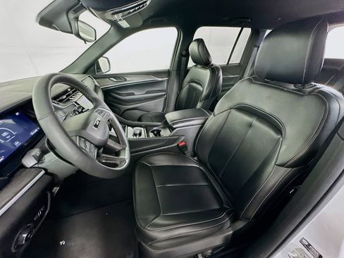 Used 2024 Jeep Grand Cherokee Limited w/ Black Appearance Package image 13