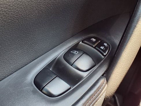 Used 2017 Nissan Rogue SL FWD image 10
