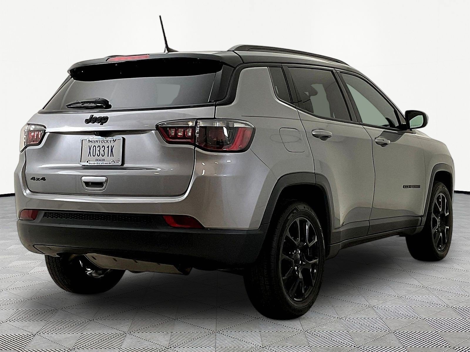 Used 2023 Jeep Compass Latitude AWD/4WD image 6