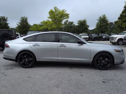 Used 2025 Honda Accord Sport image 3