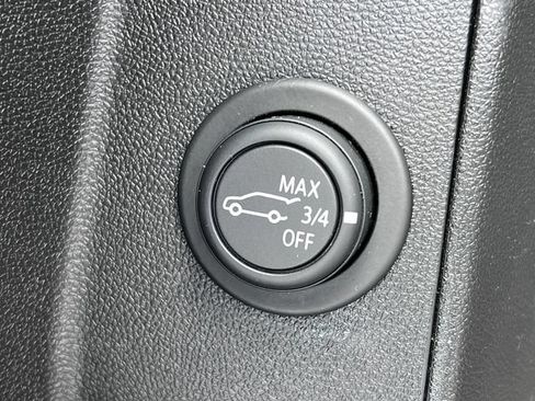 Used 2020 Chevrolet Equinox LT w/ Driver Convenience Package AWD/4WD image 16