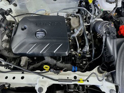 Used 2022 Buick Encore GX Essence w/ Experience Buick Package image 9