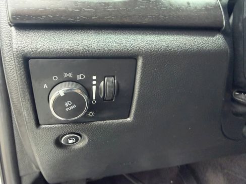 Used 2018 Jeep Grand Cherokee Laredo AWD/4WD image 13
