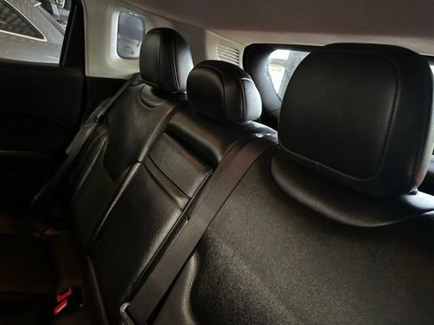 Used 2019 Jeep Compass Limited AWD/4WD image 17