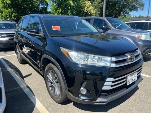 Used 2019 Toyota Highlander XLE AWD/4WD image 4