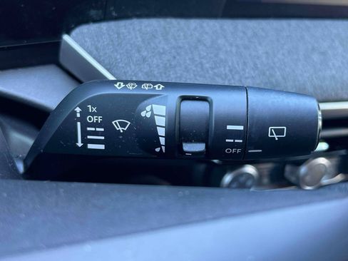 Used 2025 Nissan Kicks SV AWD/4WD image 18