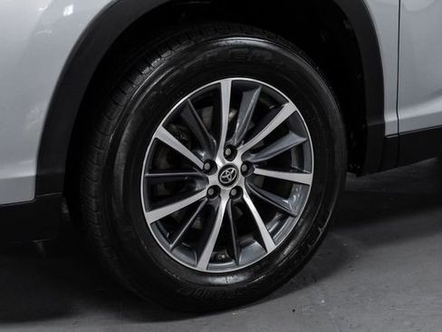 Used 2019 Toyota Highlander XLE image 40