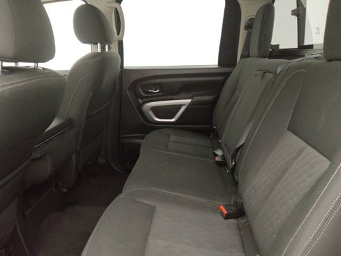 Used 2017 Nissan Titan SV RWD image 18