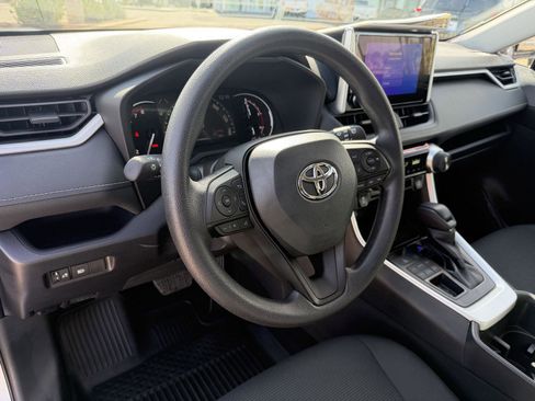 Used 2025 Toyota RAV4 LE image 33