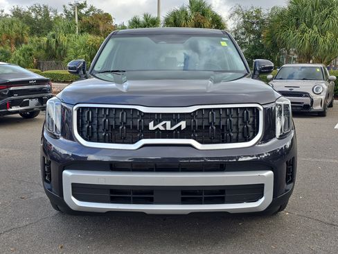 Certified 2025 Kia Telluride LX image 3