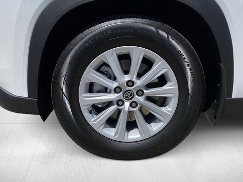 Certified 2024 Toyota Grand Highlander FWD image 14