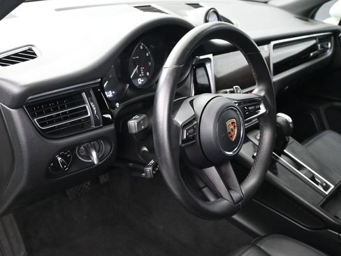 Certified 2023 Porsche Macan AWD/4WD image 5
