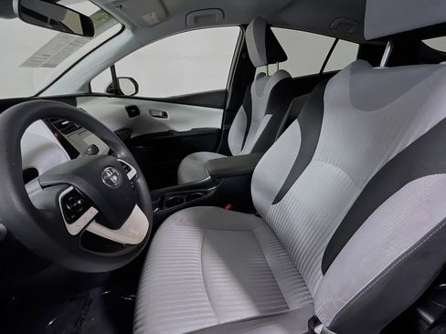 Used 2018 Toyota Prius Two image 15