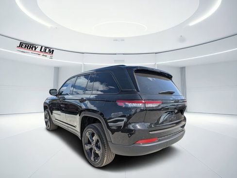 New 2025 Jeep Grand Cherokee Altitude AWD/4WD image 5