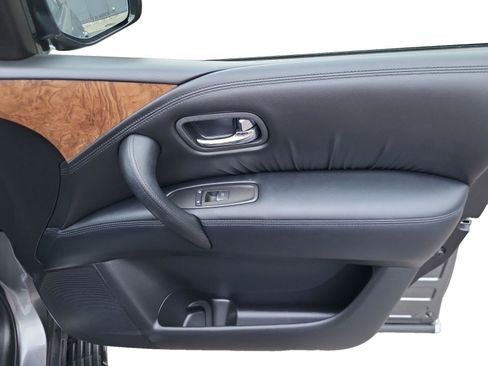 Used 2024 Nissan Armada SL w/ Captain's Chairs Package image 28