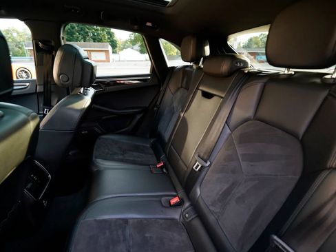 Used 2021 Porsche Macan AWD/4WD image 32