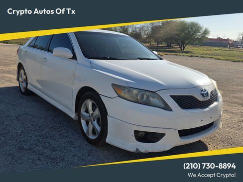 Used 2010 Toyota Camry SE image 1