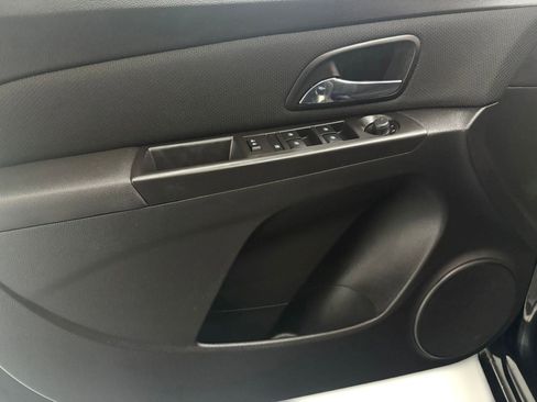 Used 2015 Chevrolet Cruze LT w/ Technology Package image 12