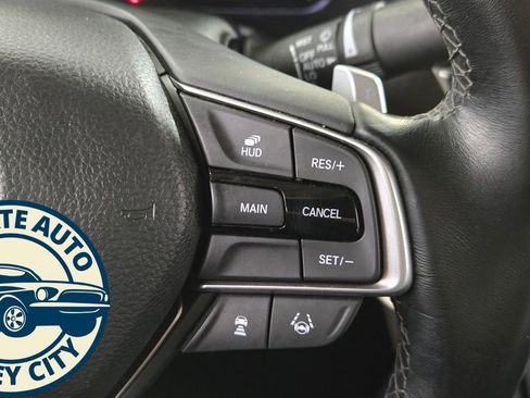 Used 2018 Honda Accord Touring image 18