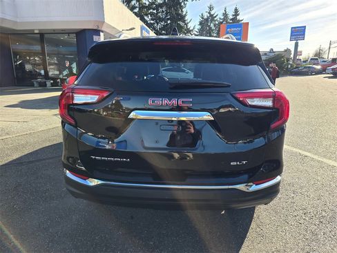 Used 2024 GMC Terrain SLT image 4