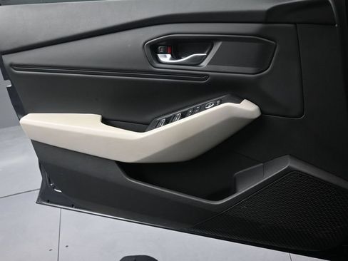 Used 2023 Honda Accord EX image 11