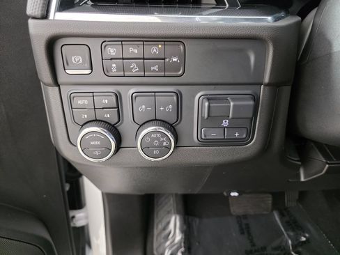 Used 2025 Chevrolet Suburban RST w/ RST Capability Package AWD/4WD image 26