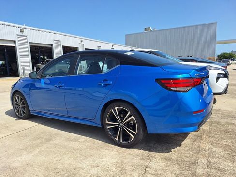 Used 2023 Nissan Sentra SR w/ SR Premium Package FWD image 5