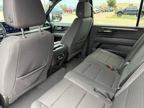 Used 2025 Chevrolet Suburban LS RWD image 21